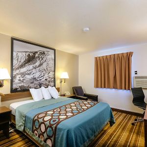 Queen Room Bath Tub Mobility Accessible or Non-Smoking